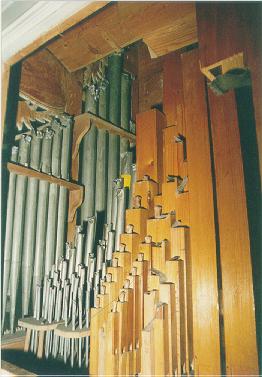 A tatai református templom orgonája